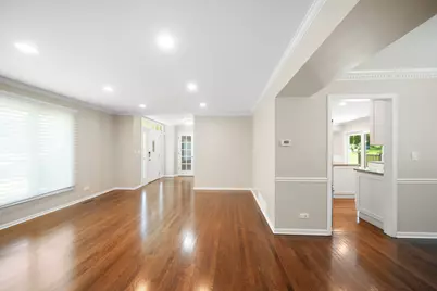 310 Chesterfield Lane, Vernon Hills, IL 60061 - Photo 7