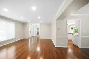 310 Chesterfield Ln, Vernon Hills, IL 60061 - Photo 7
