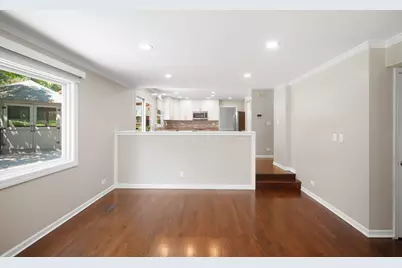 310 Chesterfield Lane, Vernon Hills, IL 60061 - Photo 17