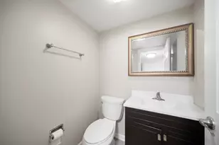 310 Chesterfield Ln, Vernon Hills, IL 60061 - Photo 21