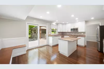 310 Chesterfield Lane, Vernon Hills, IL 60061 - Photo 9