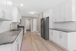 8233 W Chestnut Ct, Frankfort, IL 60423 - Photo 11