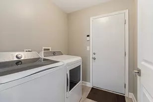 8233 W Chestnut Ct, Frankfort, IL 60423 - Photo 13