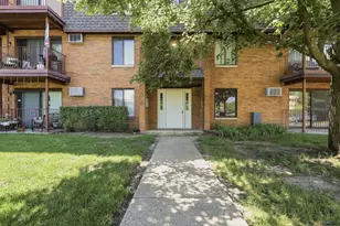 645 N Briar Hill Ln, Addison, IL 60101 - Photo 1