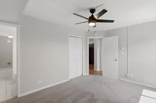 645 N Briar Hill Ln, Addison, IL 60101 - Photo 9