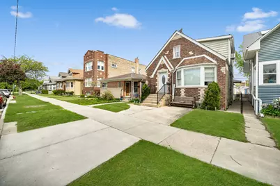 4918 W Winnemac Avenue, Chicago, IL 60630 - Photo 3