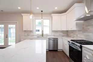 7610 W 60th Pl, Summit, IL 60501 - Photo 11