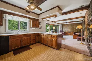 39W390 Juliet Dr, Elgin, IL 60124 - Photo 9