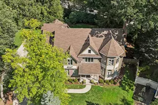 329 Royce Woods Ct, Naperville, IL 60565 - Photo 41