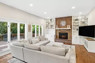 329 Royce Woods Ct, Naperville, IL 60565 - Photo 7