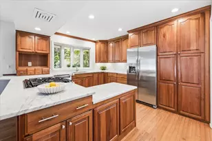 24 Briargate Cir, Sugar Grove, IL 60554 - Photo 9