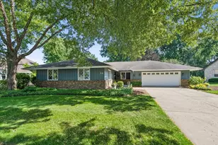 24 Briargate Cir, Sugar Grove, IL 60554 - Photo 1
