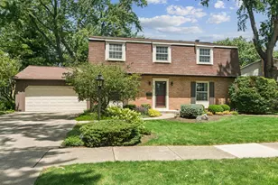 562 E Carpenter Dr, Palatine, IL 60074 - Photo 1