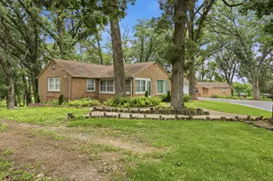37W961 Bowes Rd, Elgin, IL 60124 - Photo 9
