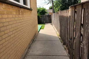 8916 Gross Point Rd, Skokie, IL 60077 - Photo 25