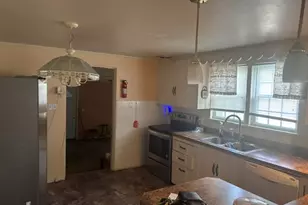 810 E 7th St, Centralia, IL 62801 - Photo 5