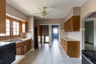 2246 Clinton Ave, Berwyn, IL 60402 - Photo 5