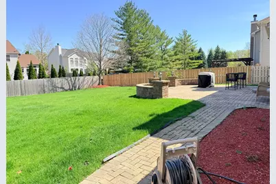 2052 Gardner Circle E, Aurora, IL 60503 - Photo 23