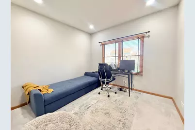 2052 Gardner Circle E, Aurora, IL 60503 - Photo 11