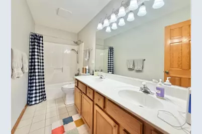 2052 Gardner Circle E, Aurora, IL 60503 - Photo 13