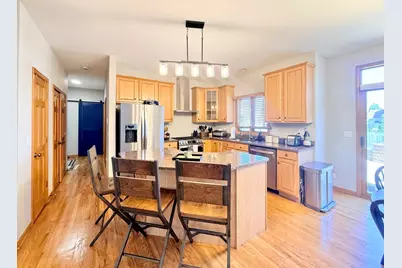 2052 Gardner Circle E, Aurora, IL 60503 - Photo 5