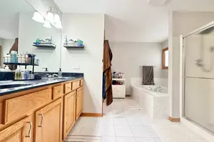 2052 Gardner Cir E, Aurora, IL 60503 - Photo 15