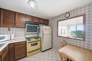 2005 S Finley Rd, Lombard, IL 60148 - Photo 9
