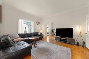 617 S 4th St, Aurora, IL 60505 - Photo 5