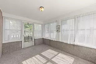 617 S 4th St, Aurora, IL 60505 - Photo 11
