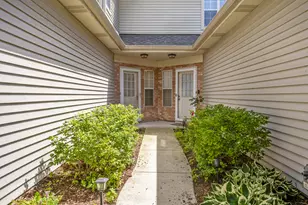 121 Golfview Dr, Glendale Heights, IL 60139 - Photo 3