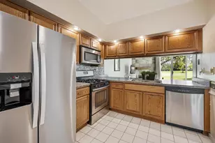 121 Golfview Dr, Glendale Heights, IL 60139 - Photo 11