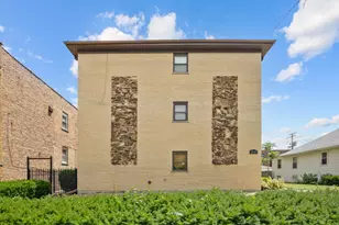 2545 N 72nd Ct, Elmwood Park, IL 60707 - Photo 3