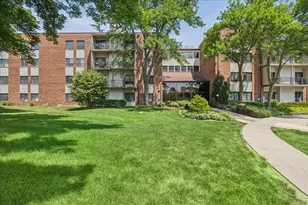 3030 Pheasant Creek Dr, Northbrook, IL 60062 - Photo 1