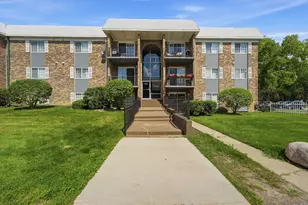 1621 N Windsor Dr, Arlington Heights, IL 60004 - Photo 1