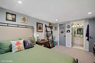 1934 N Washtenaw Ave, Chicago, IL 60647 - Photo 17