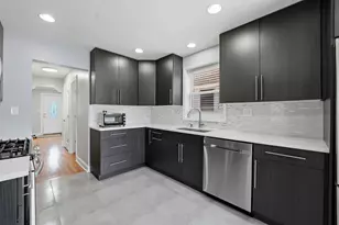 2924 W Jerome St, Chicago, IL 60645 - Photo 9