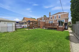 2924 W Jerome St, Chicago, IL 60645 - Photo 29