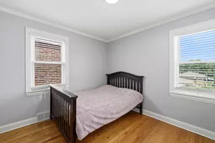 2924 W Jerome St, Chicago, IL 60645 - Photo 17