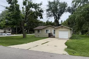 4705 W Shore Dr, Wonder Lake, IL 60097 - Photo 1