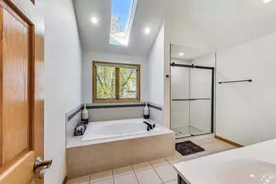 [Address not provided], Carol Stream, IL 60188 - Photo 33