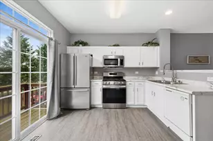 140 Station Park Cir, Grayslake, IL 60030 - Photo 15