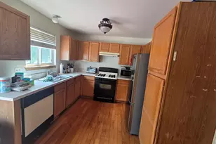 2800 E Bridleway Ct, Carpentersville, IL 60110 - Photo 5