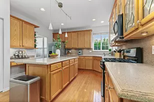 332 Colonial Dr, Vernon Hills, IL 60061 - Photo 7