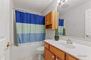 332 Colonial Dr, Vernon Hills, IL 60061 - Photo 21