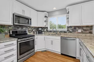 2441 Wydown Ln, Aurora, IL 60502 - Photo 7
