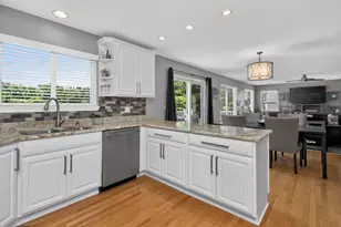 2441 Wydown Ln, Aurora, IL 60502 - Photo 9