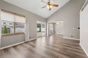 1430 S Pembroke Dr, South Elgin, IL 60177 - Photo 7