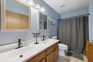 1430 S Pembroke Dr, South Elgin, IL 60177 - Photo 15