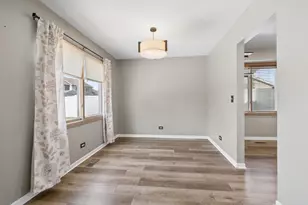1430 S Pembroke Dr, South Elgin, IL 60177 - Photo 9