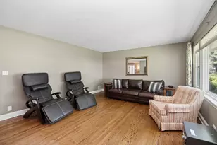 29 N Summit Ave, Villa Park, IL 60181 - Photo 5